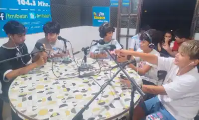 El secreto de la radio que siete chicos de Monteros no quieren que se apague