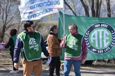 Si no pagan en 24 horas, ATE no descarta tomar el Municipio de Merlo