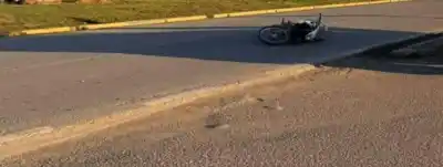 Chocó en moto contra una camioneta en Chubut y terminó hospitalizado