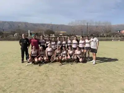 Alerces no dejó dudas: doble festejo ante San Luis Hockey en una tarde inolvidable
