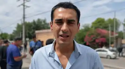 Tensión en Rosario de Lerma: el hermano de un concejal atacó a un periodista durante una sesión clave