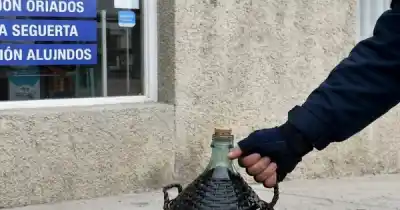 Intentó robar una damajuana en Caleta Olivia y terminó reducido por el dueño y un cliente