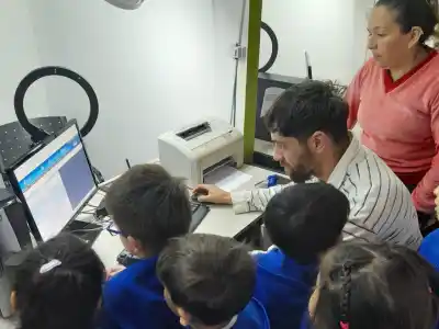 Los nenes del jardín 'Barquito de Papel' recorrieron el Registro Civil: ¿qué descubrieron sobre el DNI?