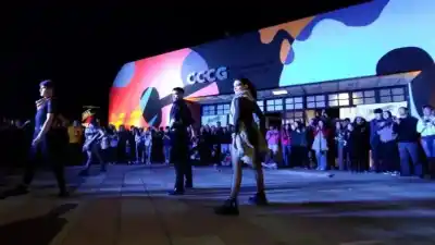 El Conte Grand abre sus puertas de noche: llega una nueva edición con música, gastronomía y arte urbano