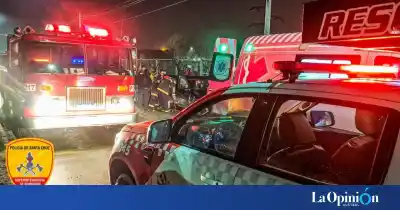 Una conductora quedó atrapada tras un fuerte choque en Puerto Deseado y los bomberos la rescataron