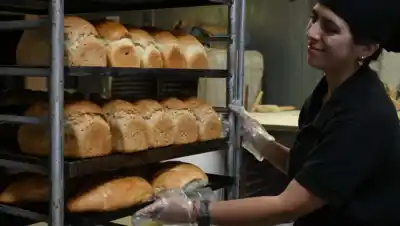 ¿Qué hay detrás del pan de cada día? El oficio que alimenta a la Argentina