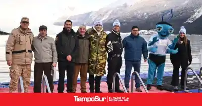 Claudio Vidal y el desafío de nadar en aguas heladas: la apuesta turística que sorprende