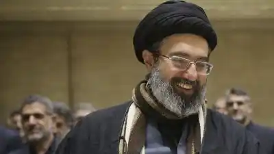 El hombre que podría heredar el poder en Irán: el misterioso hijo del ayatolá Jamenei