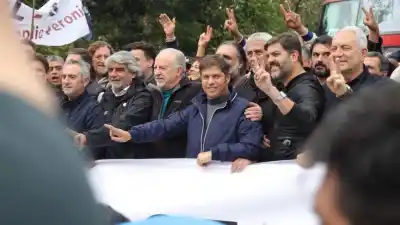 Kicillof moviliza al peronismo: ordenó a sus legisladores copar la calle en dos marchas clave