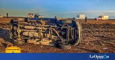 Volcó una camioneta en la Ruta 3 por la escarcha y el conductor tuvo que ser rescatado