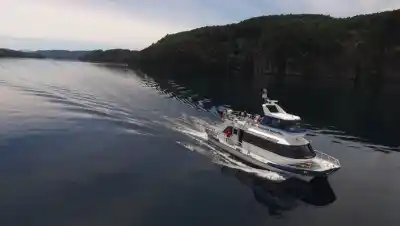 Un catamarán chocó contra las rocas en Villa La Angostura y nueve turistas terminaron en el hospital