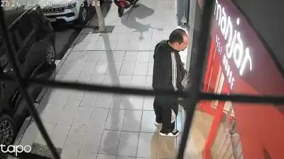 Atacó con un cuchillo a una empleada y escapó con la recaudación: el violento robo en una pastelería de Quilmes
