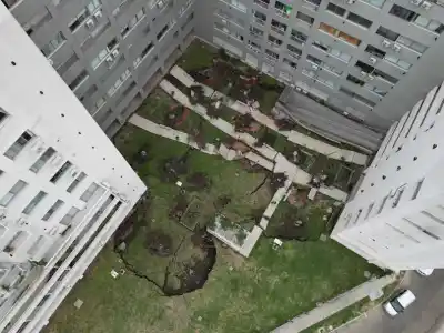 Imágenes impactantes: la cámara de seguridad que registró el instante del derrumbe en Parque Patricios
