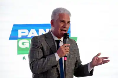 El gobernador Poggi inauguró una empresa en Juana Koslay y lanzó una fuerte apuesta al sector privado