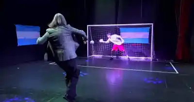 La mamá de Candela se hizo viral: metió el penal imposible y desató la locura en Paren la Mano