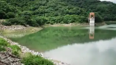 Un error de cambio casi lo hunde: el insólito episodio de un pescador en un dique jujeño
