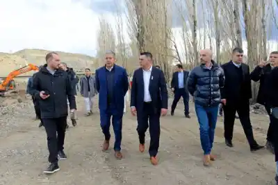 Figueroa en Chos Malal: inauguró la biblioteca Olascoaga y supervisó obras millonarias
