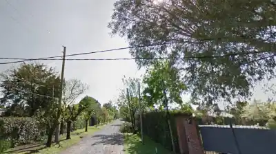 Hallaron a una mujer muerta con la cabeza enterrada en el patio de su casa en Villa Elisa