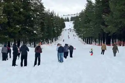 Un manto blanco y cientos de sonrisas: la postal invernal que El Llano regaló este domingo