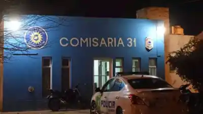 Agredió a un vecino y quiso atacar a la policía: terminó demorado en Roca