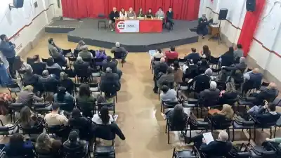 La UCR capitalina se moviliza al Congreso en medio de una votación clave por la ley de tierras
