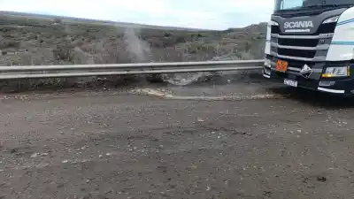 El susto en El Sauzal: un camión con ácido clorhídrico obliga a restringir la Ruta 151