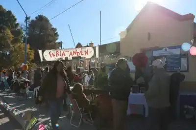 La Feria del Andén cumple un año y lo festeja con una tarde repleta de actividades y solidaridad