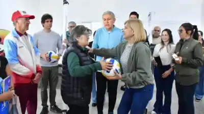 Nuevo deporte para adultos mayores en El Colorado: qué es el New Com y cómo se suma a la Casa de la Solidaridad