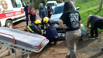 Olvidó el freno de mano y su auto lo atropelló: el insólito accidente en Oberá