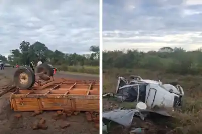 Impactante choque en Lavalle: una camioneta cargada de ladrillos embistió a un auto y lo destruyó