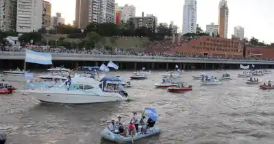 El Paraná se prepara para una caravana náutica que promete un cierre con DJ y espectáculos aéreos