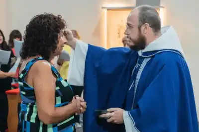 El sacerdote que devolvió la vida a una parroquia de Villa Krause: ¿cuál es su secreto?