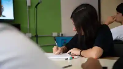 Mendoza quiere que los secundarios egresen con experiencia laboral: ¿cómo lo logrará?