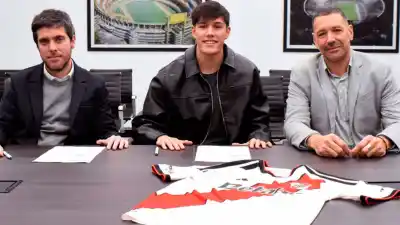 De Santiago a Núñez: el defensor que firmó con River y enloqueció a todo un club