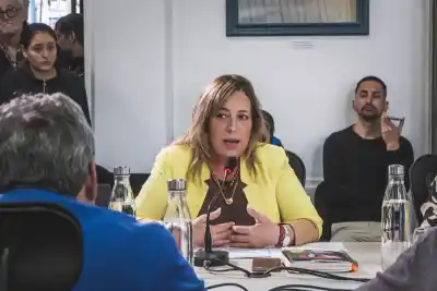 Denuncian discrecionalidad en la entrega de tierras en Ushuaia y la secretaria salió a responder con fuertes críticas