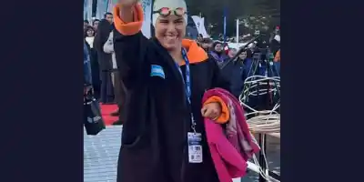 Nadadores fueguinos brillan en la Copa Mundial de Aguas Frías: medallas y podios en el Glaciar Perito Moreno