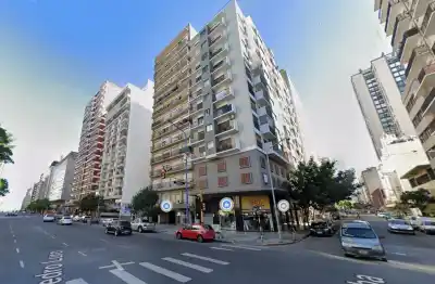 Cayó desde el balcón de su departamento y el impacto le costó la vida