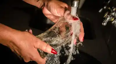 Denuncian que la suba del agua en Salta supera la inflación y exigen frenarla