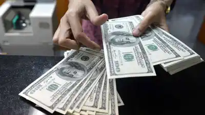 El blue retrocede mientras el oficial se mantiene firme: el detalle que marca la jornada cambiaria