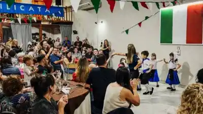 Italia se toma Rosario: 17 colectividades, sabores regionales y un domingo a pura tradición en el río