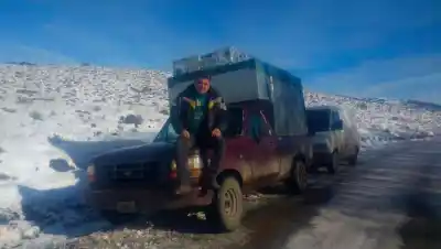 El transportista que conoce cada grieta de la Ruta 23 y arriesga su vida para llevar medicamentos a la Línea Sur
