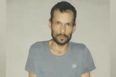 Cambió su aspecto y nadie lo reconoce: buscan a un condenado por abuso que escapó en Corrientes