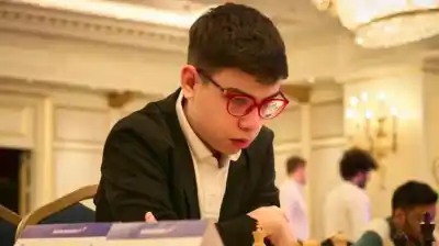 Un argentino de 12 años está a un movimiento de hacer historia mundial en Moscú