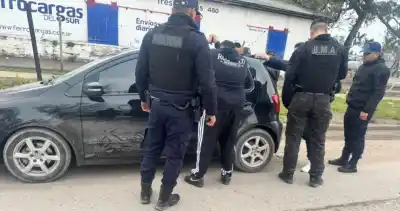 Usaron un inhibidor para abrir autos en Roca y el 911 los delató: así cayó la banda