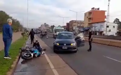 Susto en la Ruta 105: un auto terminó en la banquina y el conductor salió ileso