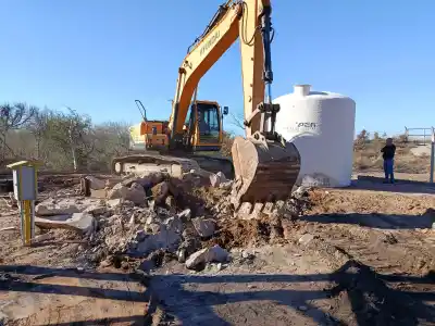 Reemplazan un tanque en ruinas por una torre de 10.000 litros en Beazley