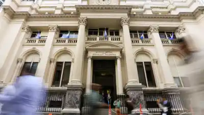 Suplantan al BCRA: la nueva estafa que vacía cuentas con videos falsos y apps de acceso remoto