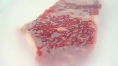 Adiós al plástico: crean un film biodegradable que revoluciona el envasado de carne