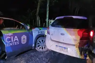Escaparon de la policía, chocaron un patrullero y terminaron detenidos en Corrientes