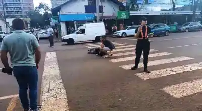 Atropelló a un peatón en pleno centro de Eldorado y escapó: la policía lo busca